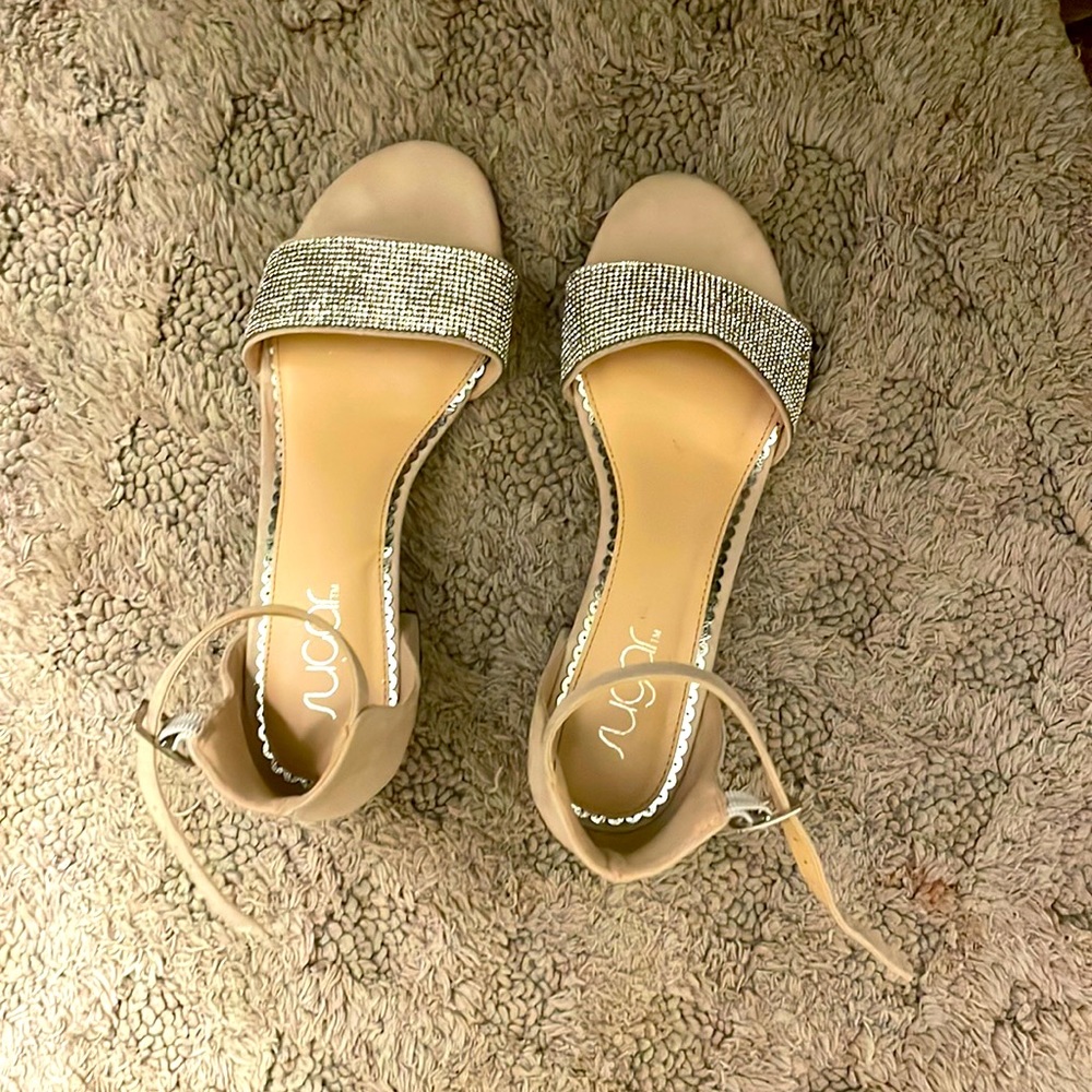 Women size7 tan shade low heel sandals